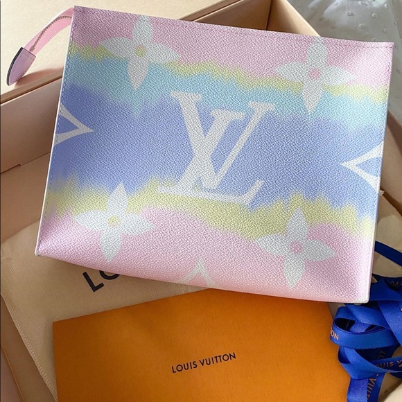 Louis Vuitton M69137 LV ESCALE POCHE TOILETTE 26 - Picture 5 of 12